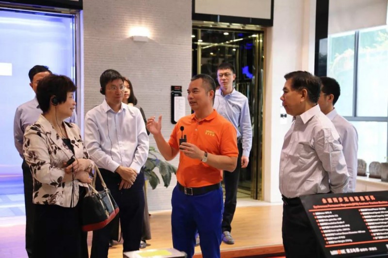 物联网技术引领新发展,国务院参事到访菱王电梯(图2) 物联网技术引领新发展,国务院参事到访菱王电梯(图2)