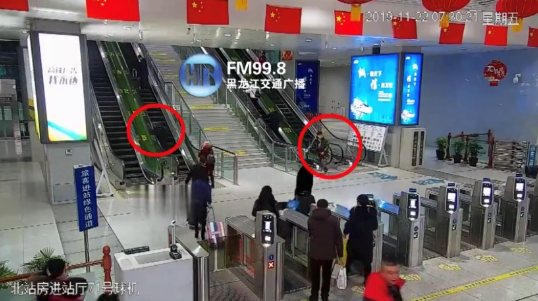 连续两起扶梯事故 折射出什么问题?(图1) 连续两起扶梯事故 折射出什么问题?(图1)