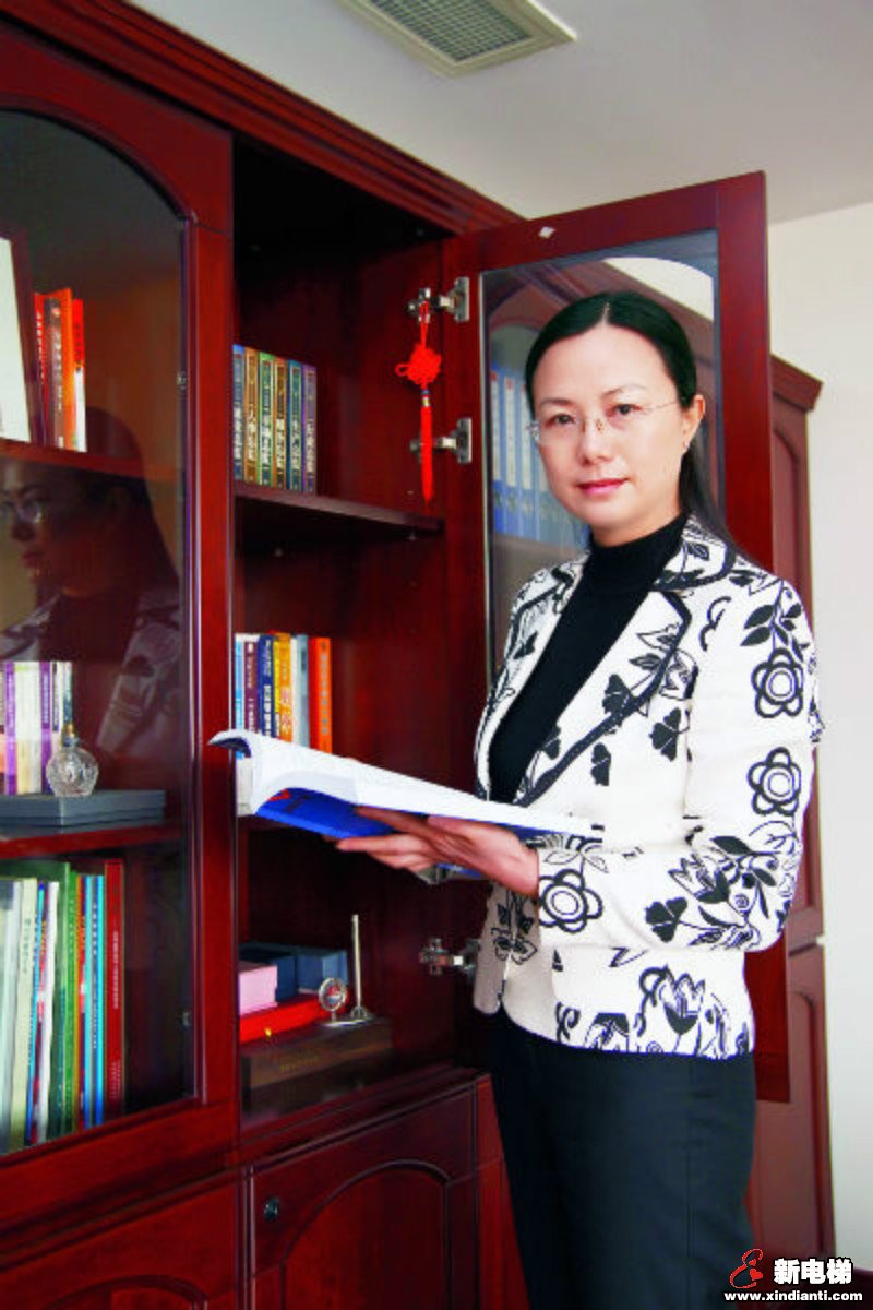 走在致富的路上记长江村党委书记长江润发集团总裁郁霞秋