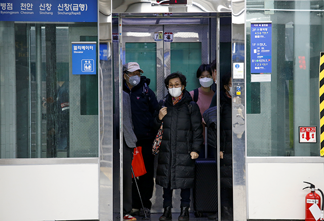 3-COVID-19 EXPECTED TO CREATE BOTTLENECKS FOR ELEVATORS