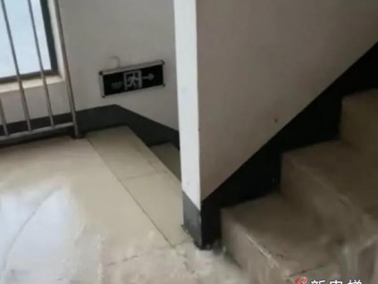 柳州这个电梯变“水帘洞”,事到如今，是谁的责任？花谁的钱？！