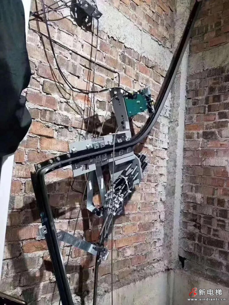 心惊胆战！这电梯导轨究竟履历了什么？？？_ 乐盈VI官网_沈阳电梯维保