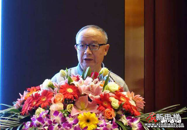 万健如(图1) 万健如(图1)