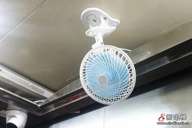 电梯风扇掉落致老人受惊摔伤 物业要担责吗？