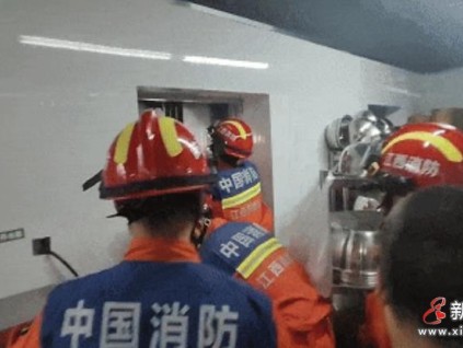 浮梁一酒店15人被困电梯 看消防如何专业救援？