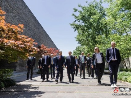 瑞士联邦委员兼外长卡西斯访问迅达电梯中国总部