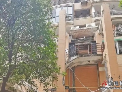 福建泉州一小区加装电梯工程陷入"烂尾"困境 擅自拆除原有楼梯未报批被判定违建