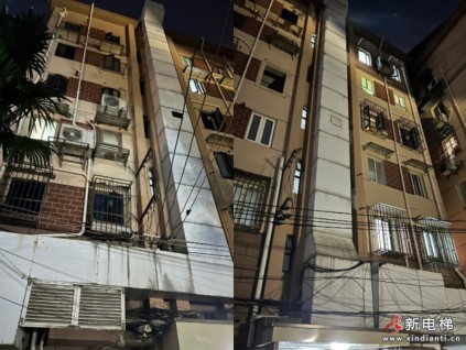 上海长宁一小区加装电梯程序完备 两个大烟道成拦路虎 协调多年无果