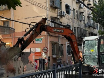 上海杨浦首台沿街老房加装电梯开工,破解“悬空”难题 上海杨浦首台沿街老房加装电梯开工,破解“悬空”难题