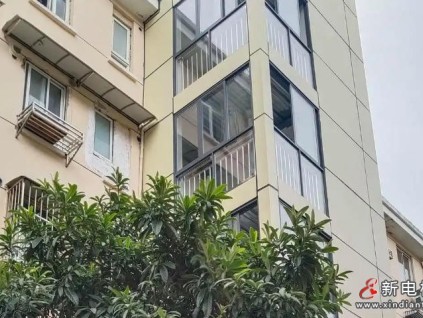 上海老小区加装电梯引争执，调解时老人猝死，被告被判赔12万