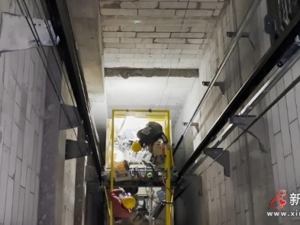 上海市宝山区更换电梯发生事故