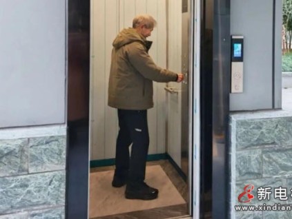 浙江杭州滨江首创“悬空电梯” 破解老旧小区加梯难题