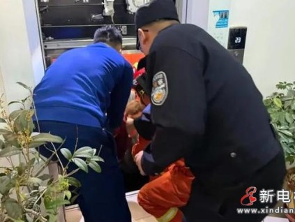 山东临朐公安大年初一成功处置电梯困人事件，14人安全获救