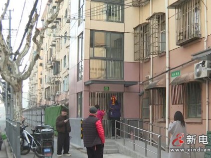 上海杨浦：首台沿街加梯正式投用 28户居民告别爬楼之苦