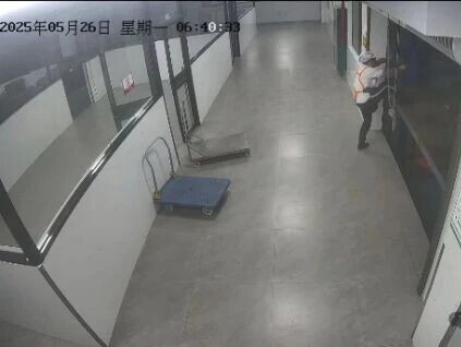 广西一餐饮公司发生安全事故 员工违规攀爬升降平台身亡