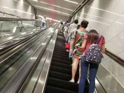 以案释法： 破除乘梯“左行右立”文明误区