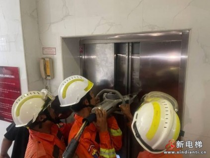 缅甸仰光一高层建筑电梯故障，6名女性被困获救