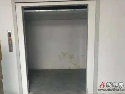 ‌福建晋江一外卖小哥违规搭乘货梯被困 获救后官方再发安全警示