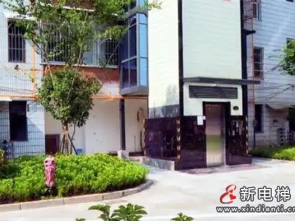 四川广安邻水：老旧小区加装电梯 让“悬空老人”告别爬楼难