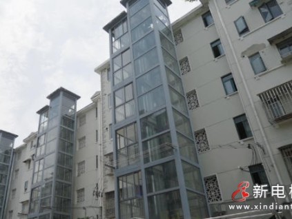 上海静安一老小区63台加装电梯全部投用