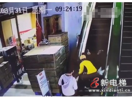 海南海口超市扶梯扶手带不同步致老人摔倒 外卖小哥上前施救