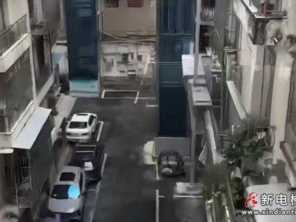 四川遂宁一小区室外加装的电梯占用通道延误火灾救援 街道办正调查