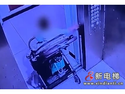 安徽马鞍山某小区女子用婴儿车挡电梯致异常 涉事业主群内无人认领